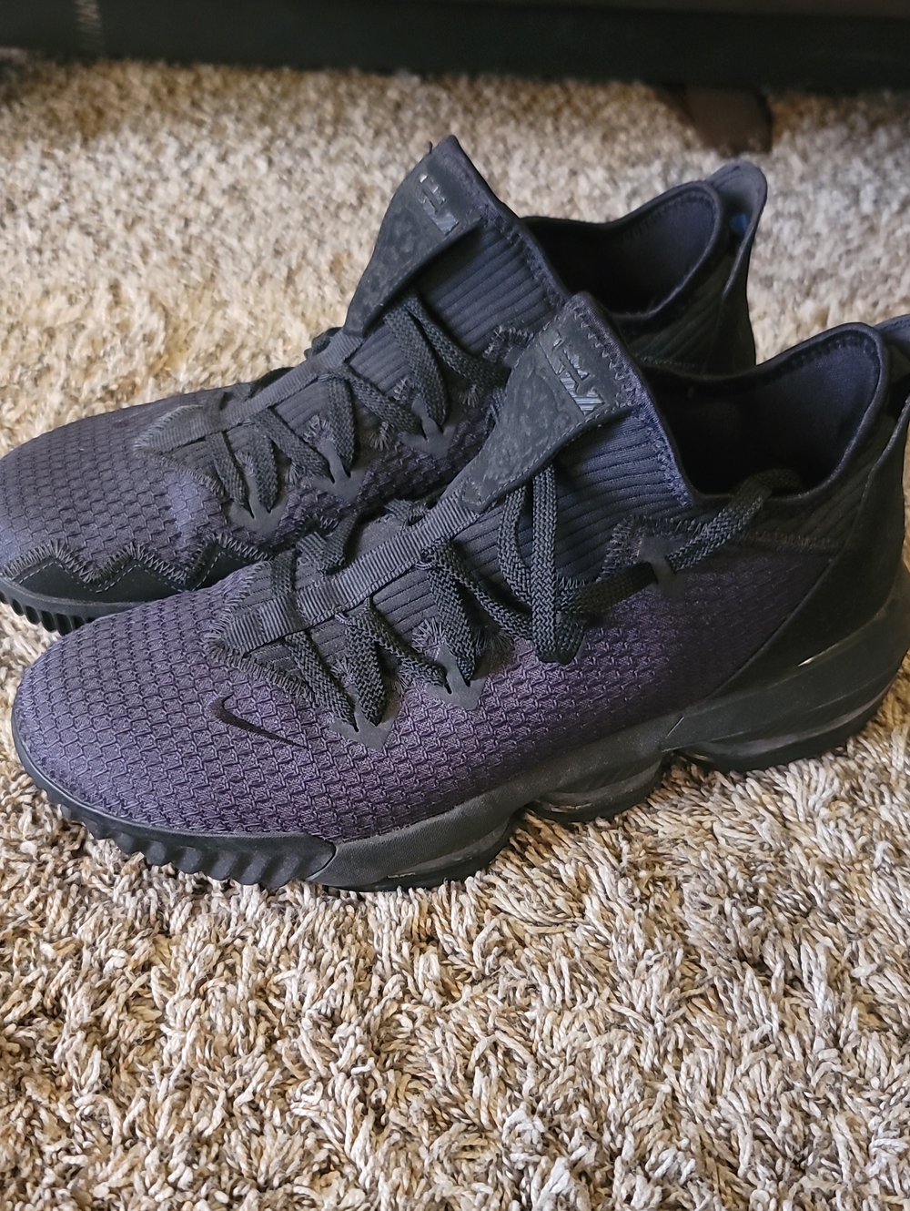 Nike Men's LeBron James Black Knit Training Sneakers Sz 11.5